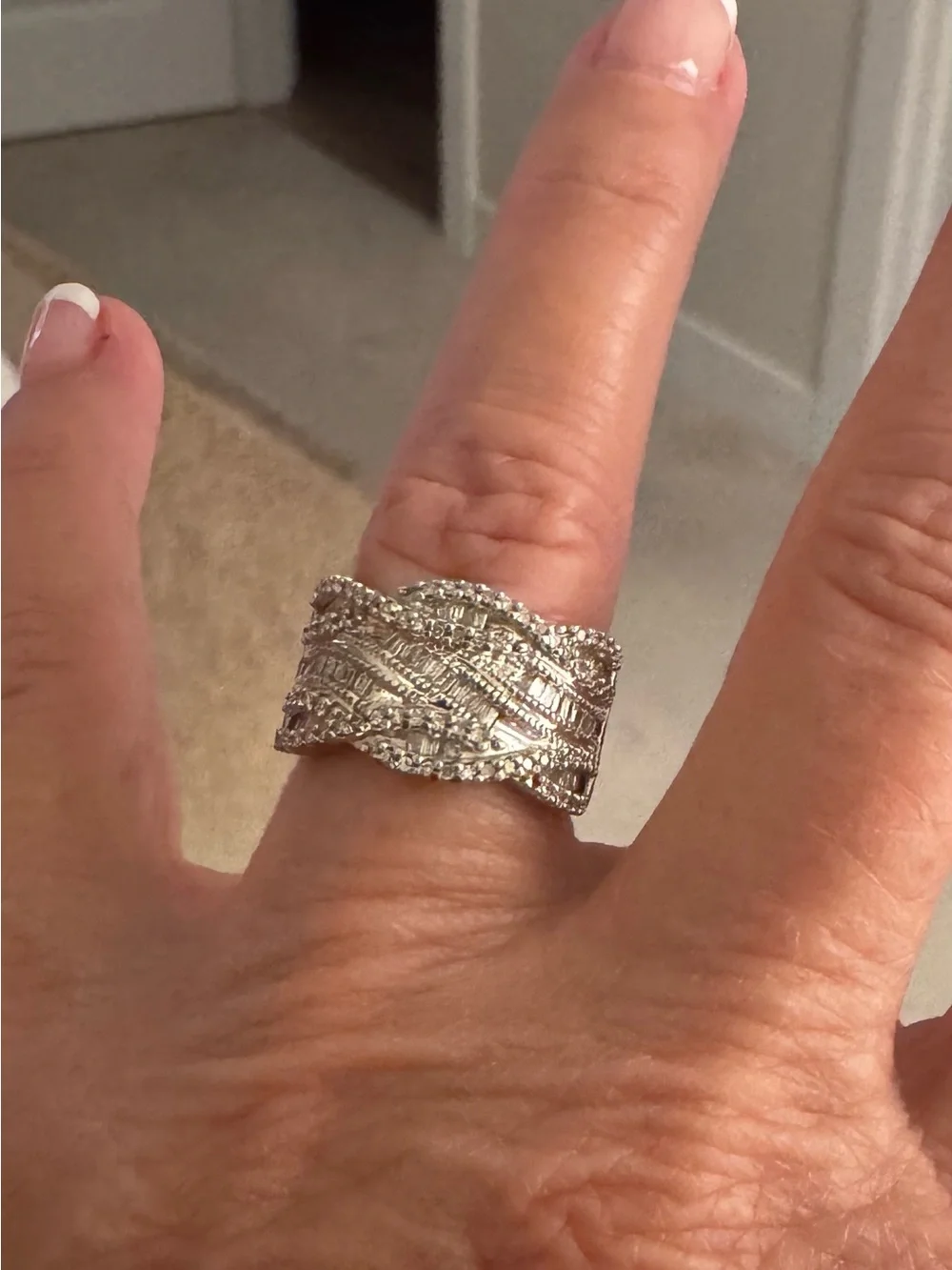 White Gold 10K 1 carat total weight diamond ring